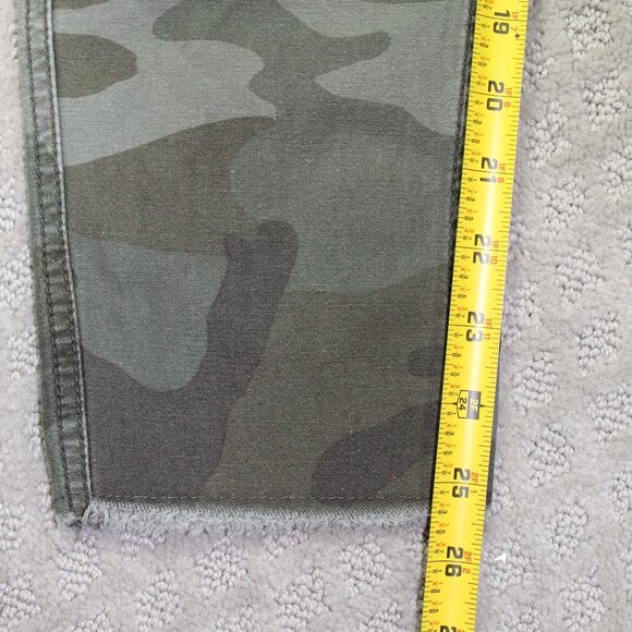 Abercrombie and Fitch Vintage Women's 25" Camo Cargo Raw Hem Cropped Pants - Picture 6 of 7